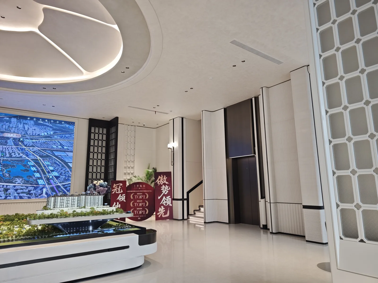 仙林华曦府展示空间,石材墙面与陈列环境
